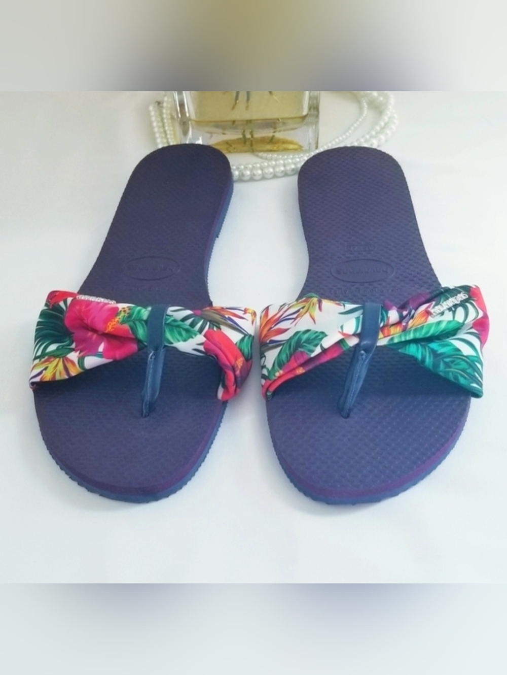 NEW Havaianas Tropical Floral Print Sandals Havaianas Logo Charm Size 9/10 NWOB